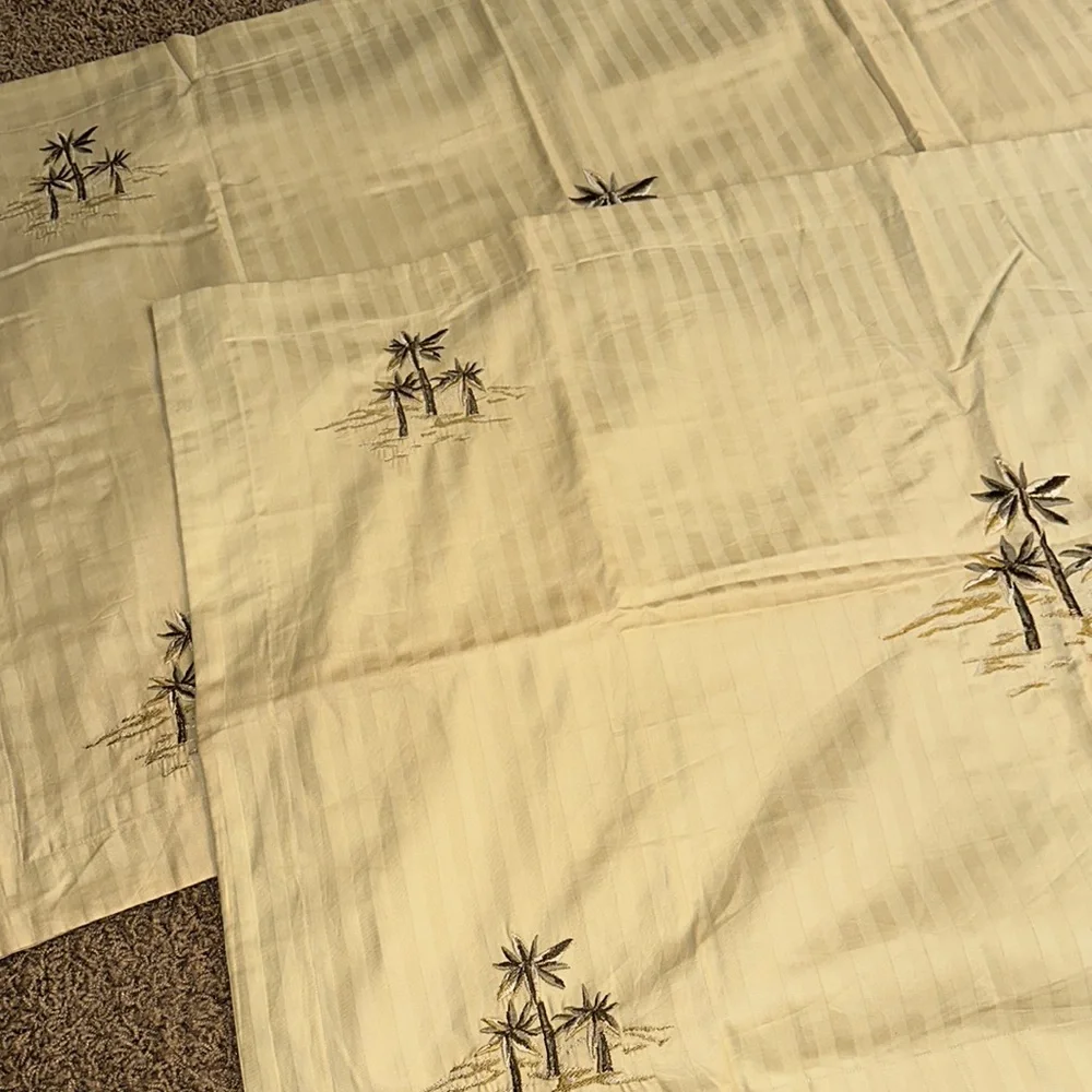 Excellent Palm Tree-Embroidered Tan King Duvet & 2 King Cases - Croscill Quality